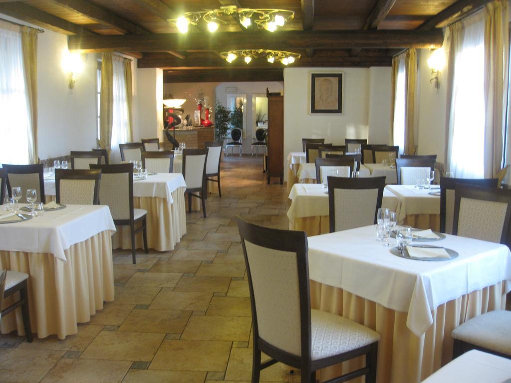 Albergo Giardino Sannazzaro de' Burgondi Exterior photo